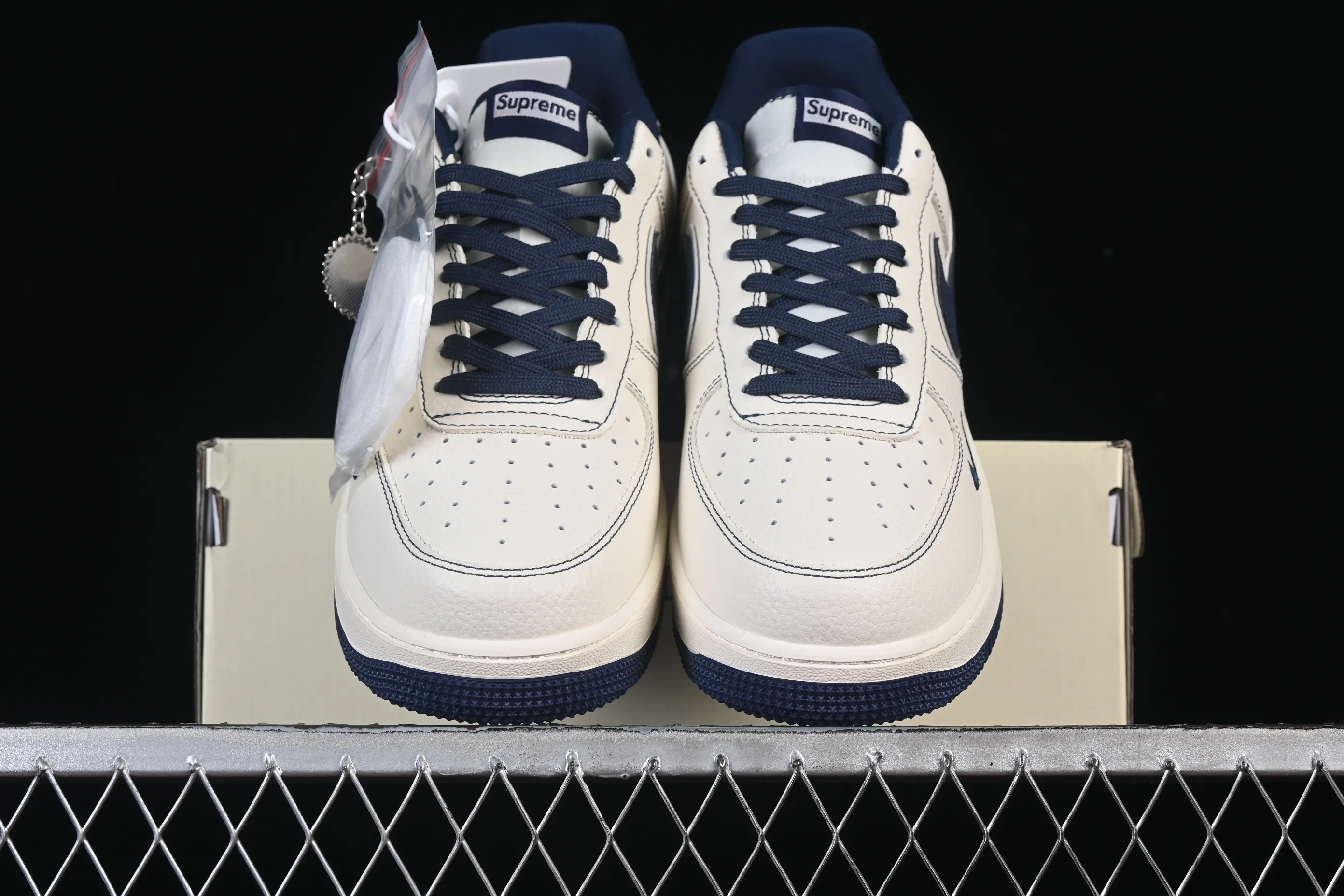 All Categories Nk Air Force 1 Air Force Series Nk Air Force 1 Low Air Force Low Nike Air Force 1'07 Low Supreme Joint Midnight Blue Air Force One Low Casual Shoes DD1982-319